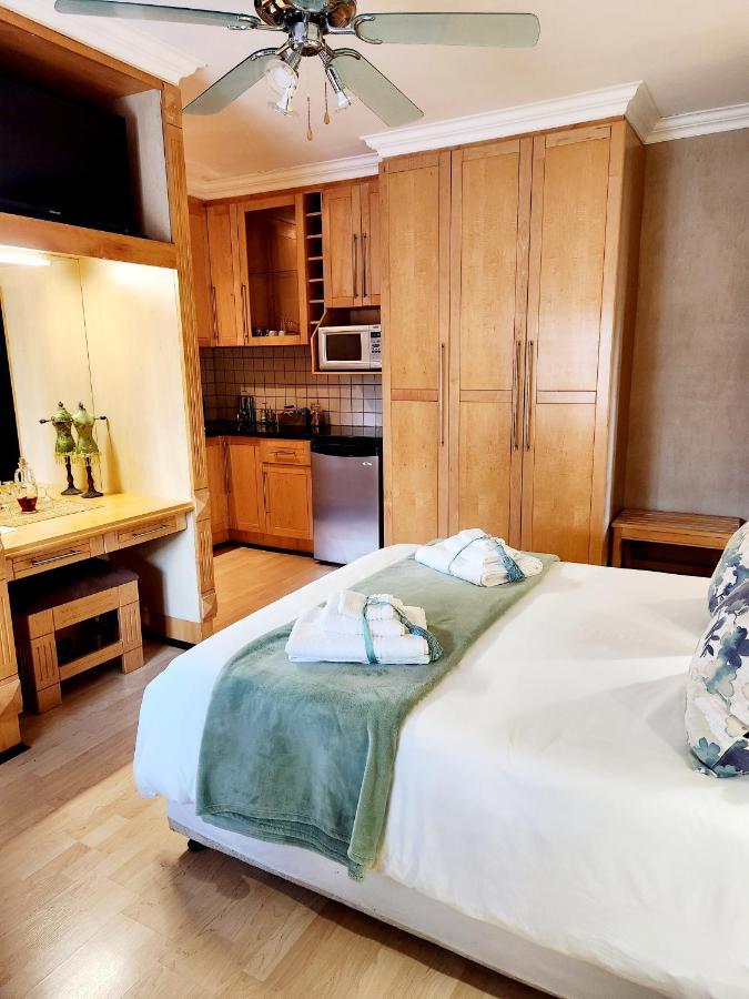 The Wooden Leg Guesthouse Kleinmond Extérieur photo