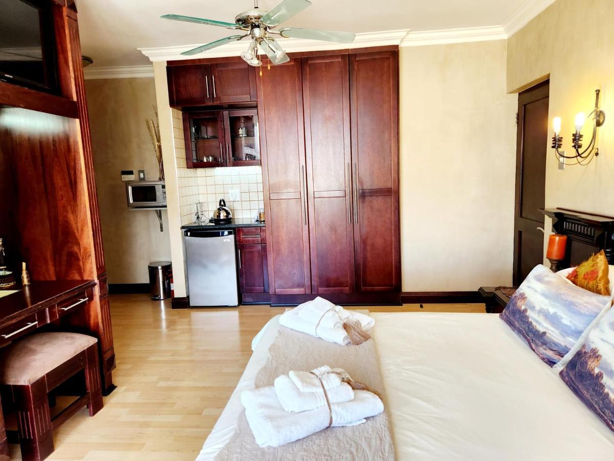 The Wooden Leg Guesthouse Kleinmond Extérieur photo
