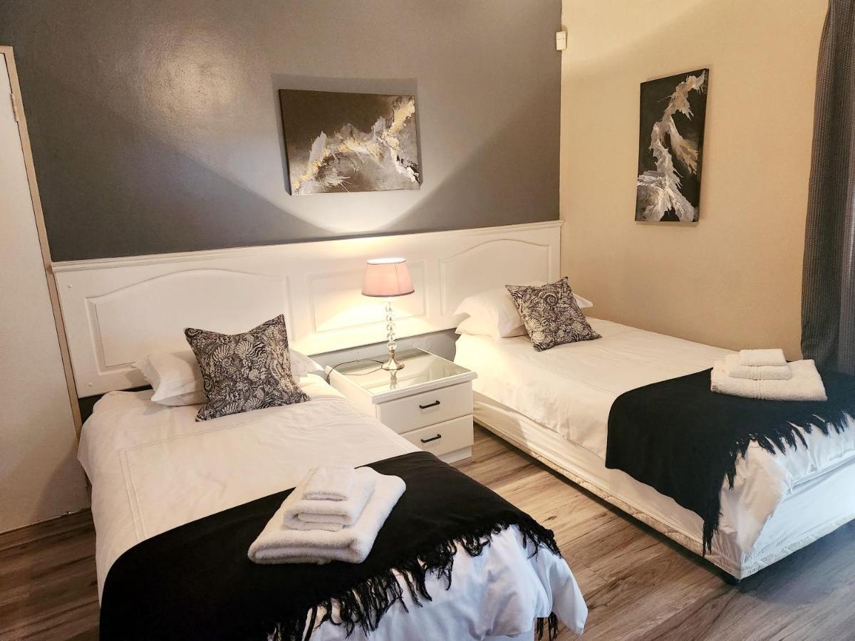 The Wooden Leg Guesthouse Kleinmond Extérieur photo